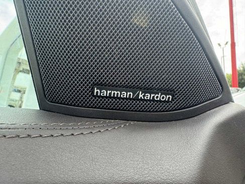 Used 2015 Mercedes-Benz E 400 4MATIC Sedan image 36