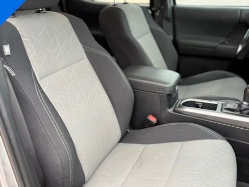 Used 2020 Toyota Tacoma SR5 AWD/4WD image 30