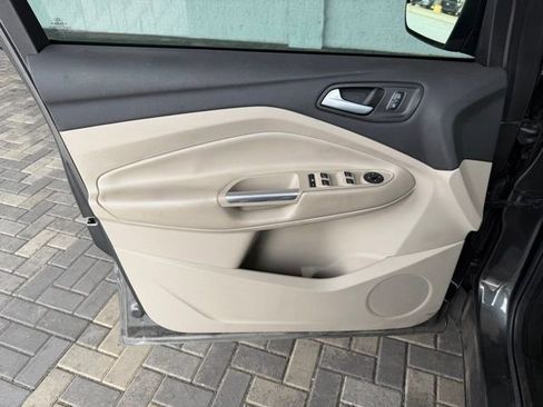 Used 2019 Ford Escape SEL image 6