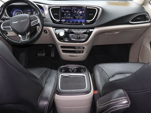 Used 2022 Chrysler Pacifica Touring-L FWD image 19