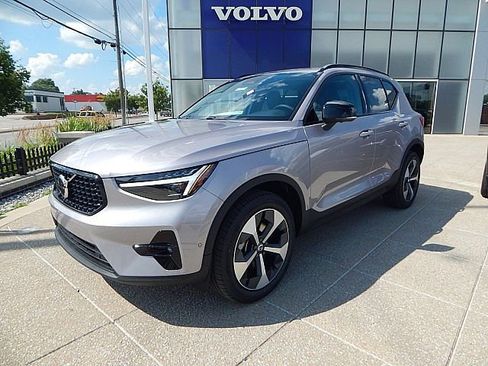 New 2026 Volvo XC40 B5 Plus w/ Protection Package Premier image 5