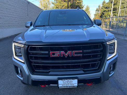 Used 2024 GMC Yukon XL AT4 w/ Technology Package AWD/4WD image 2