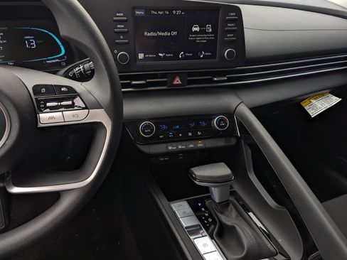 Certified 2025 Hyundai Elantra Blue image 10