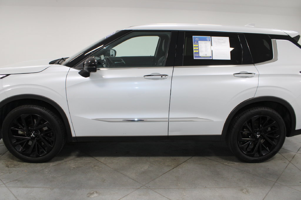 Used 2023 Mitsubishi Outlander SE Black Edition AWD/4WD image 6