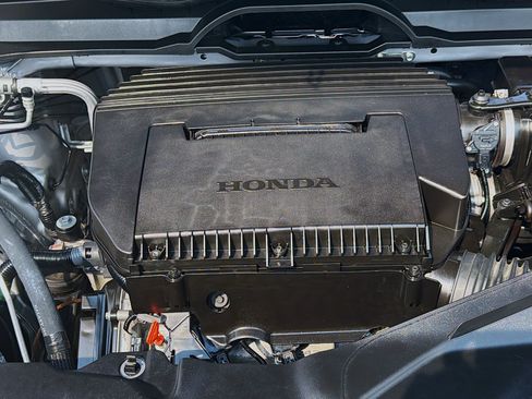 Used 2025 Honda Pilot Sport image 34