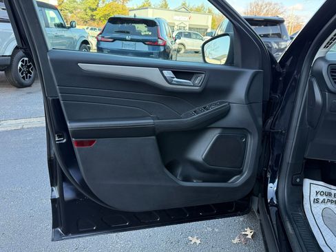 Used 2021 Ford Escape SE image 34