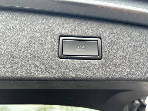 Used 2020 Volkswagen Tiguan SEL image 29