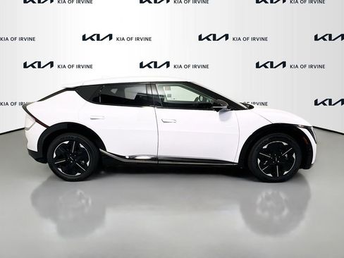 New 2025 Kia EV6 Wind image 8