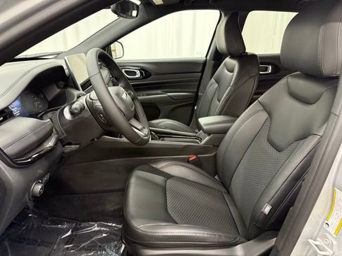 New 2026 Jeep Compass Latitude image 5