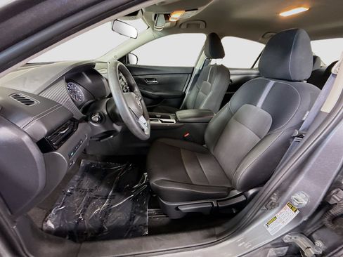 Used 2025 Nissan Sentra SV FWD image 22