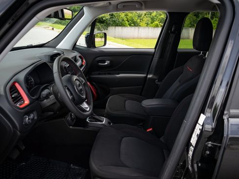 Used 2023 Jeep Renegade Trailhawk AWD/4WD image 14