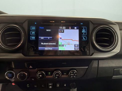 Used 2019 Toyota Tacoma TRD Off-Road w/ Technology Package AWD/4WD image 11