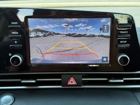 Used 2021 Hyundai Elantra SEL w/ Convenience + Premium Package image 13