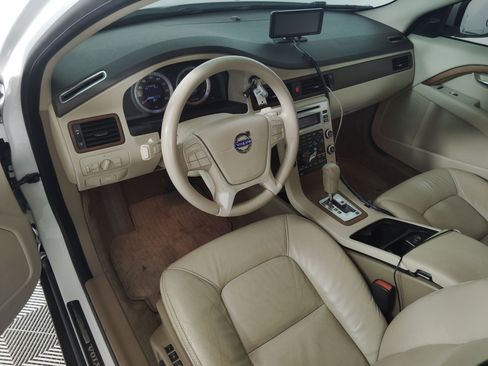 Used 2010 Volvo XC70 3.2 image 4