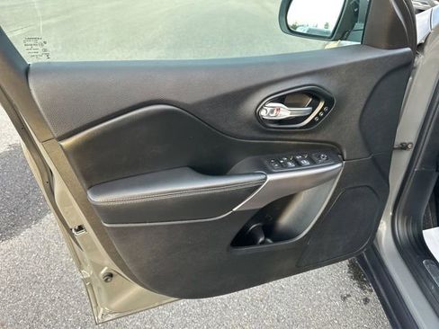 Used 2021 Jeep Cherokee Limited w/ Elite Package image 15