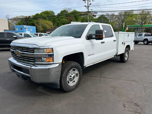 Used 2015 Chevrolet Silverado 2500 W/T w/ WT Convenience Package AWD/4WD image 2