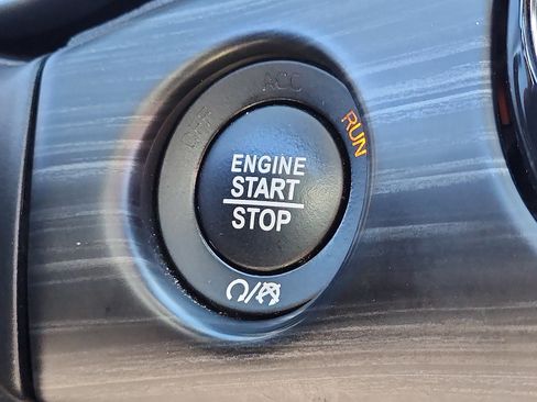 Used 2022 Jeep Grand Cherokee Laredo X image 23