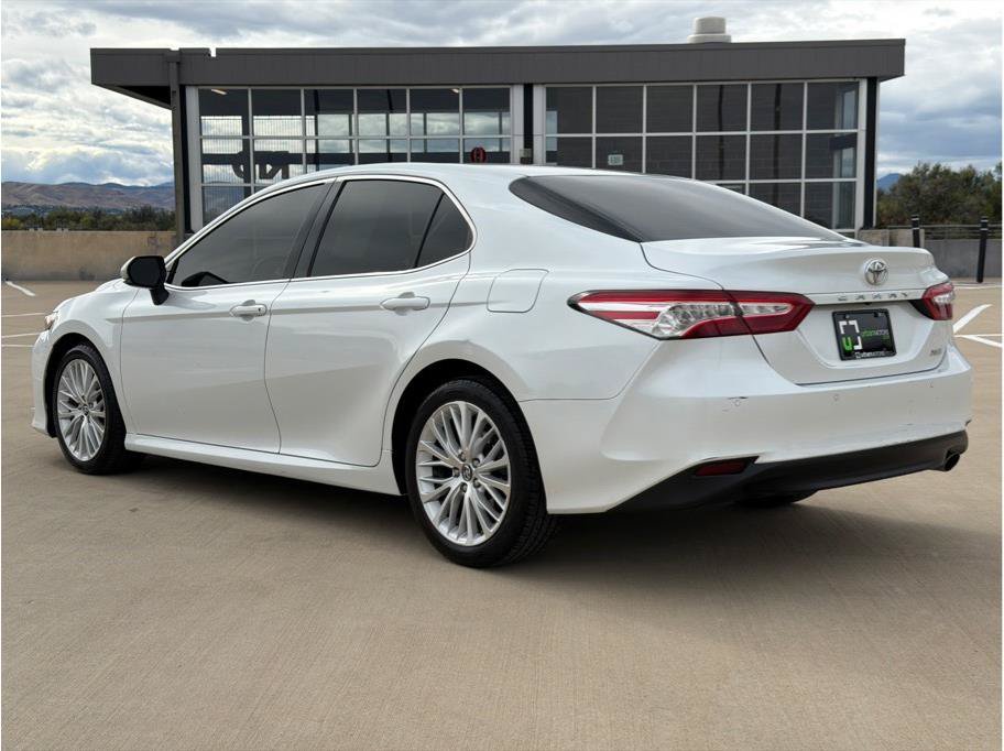 Used 2018 Toyota Camry XLE FWD image 6
