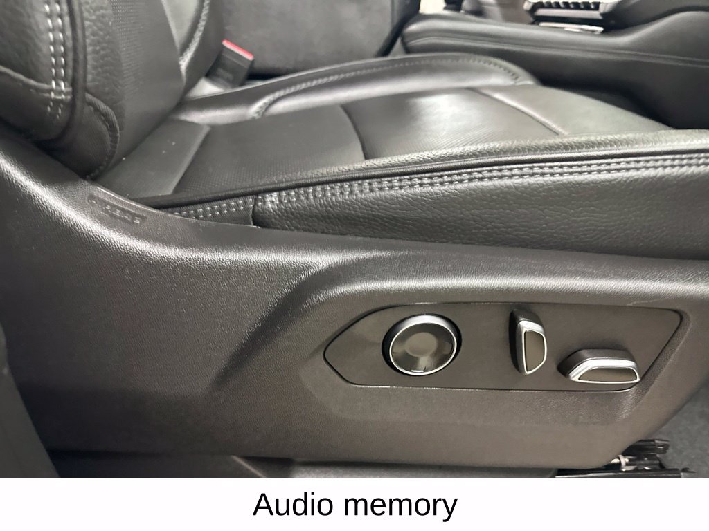Used 2025 GMC Yukon XL Denali AWD/4WD image 22