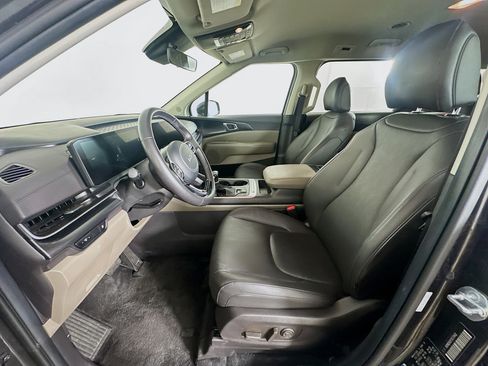 Used 2026 Kia Carnival FWD image 13