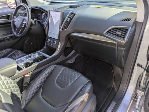 Used 2024 Ford Edge Titanium image 29