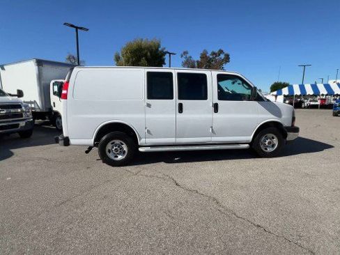 Used 2024 GMC Savana 2500 w/ Driver Convenience Package image 5