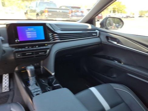 Used 2025 Toyota Camry SE FWD image 9