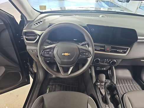 Used 2025 Chevrolet TrailBlazer LS w/ LS Convenience Package AWD/4WD image 19
