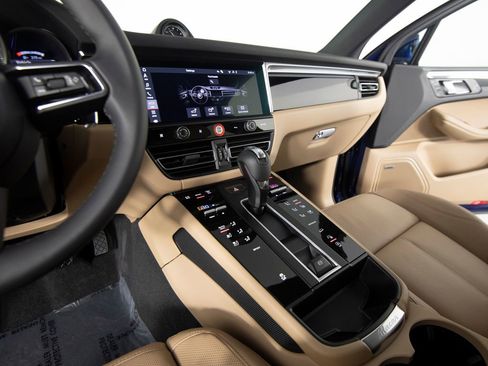 New 2026 Porsche Macan image 30