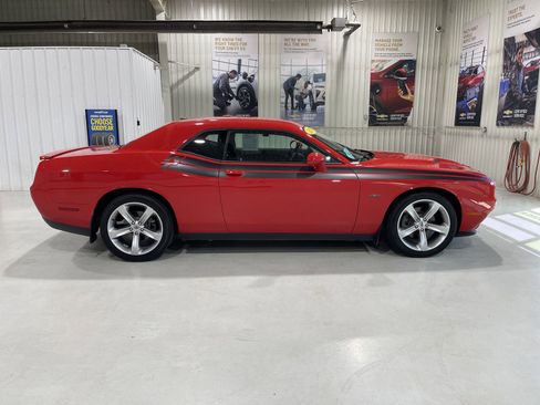 Used 2017 Dodge Challenger R/T image 9
