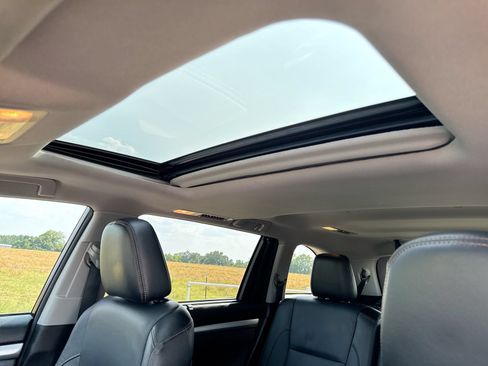 Used 2017 Toyota Highlander XLE FWD image 22