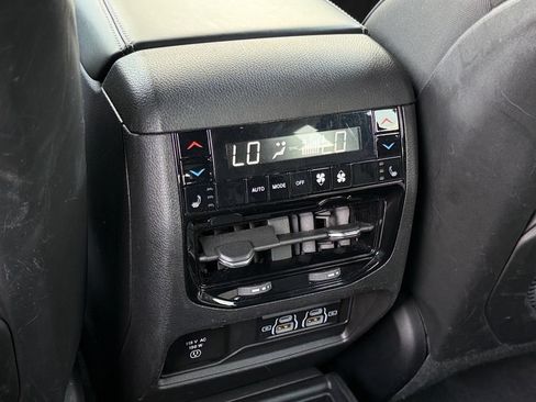 Used 2021 Jeep Grand Cherokee L Overland w/ Luxury Tech Group IV AWD/4WD image 19