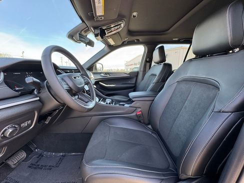 New 2025 Jeep Grand Cherokee Altitude image 17