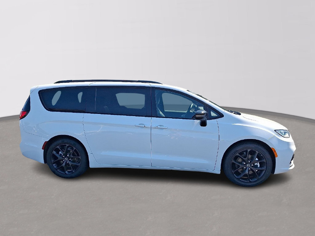Used 2025 Chrysler Pacifica Limited FWD image 7