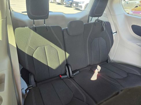Used 2023 Chrysler Voyager LX FWD image 13