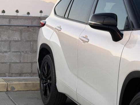 Used 2023 Toyota Highlander XSE image 5