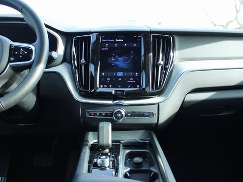 Used 2025 Volvo XC60 B5 Plus image 18