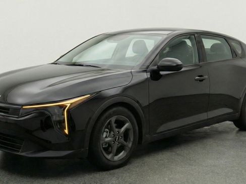 Used 2025 Kia K4 LXS FWD image 3