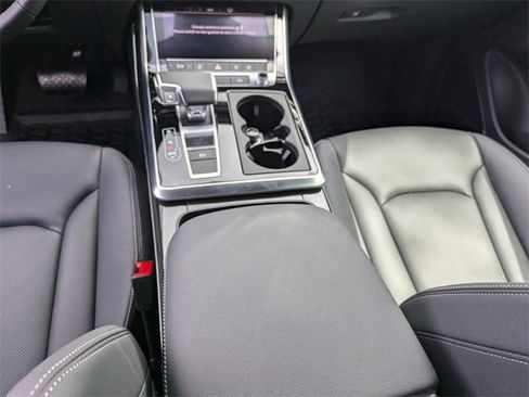 Used 2024 Audi Q8 Premium Plus image 25