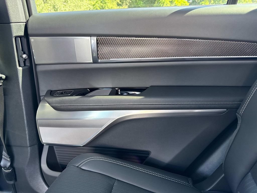 New 2026 Cadillac Vistiq Sport w/ LPO, Floor Liner Package AWD/4WD image 15