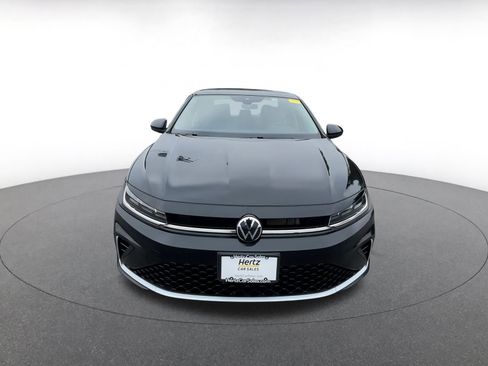 Used 2025 Volkswagen Jetta SE image 4