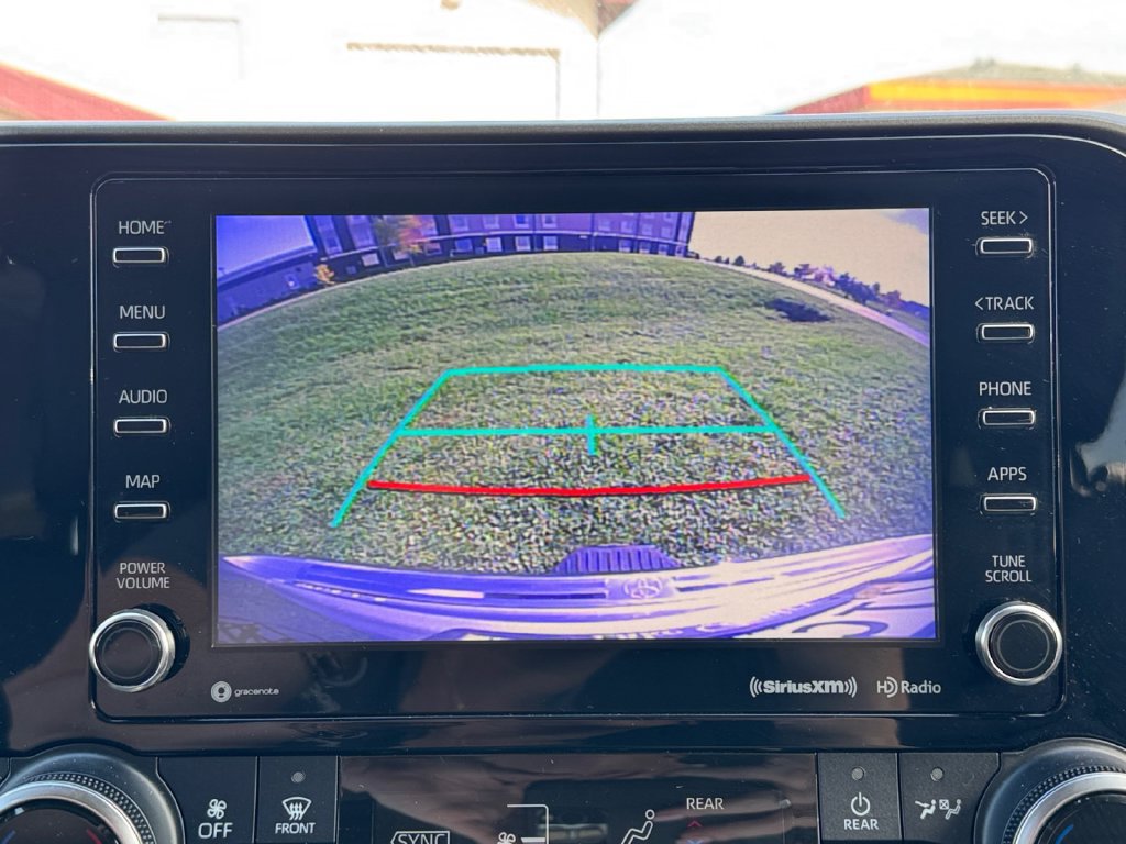 Used 2020 Toyota Highlander XLE AWD/4WD image 22