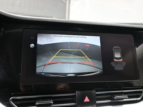 Used 2022 Kia Niro EX Premium image 13