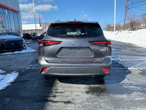 Certified 2025 Toyota Highlander XLE image 5