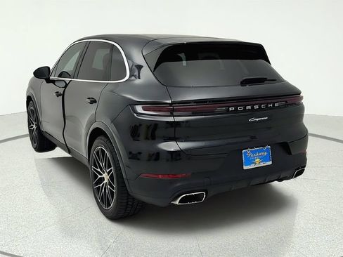 Used 2025 Porsche Cayenne AWD/4WD image 5