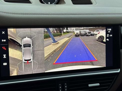 Used 2023 Porsche Cayenne Platinum Edition image 19