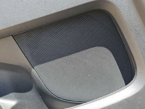 Used 2018 Ford Explorer XLT w/ Equipment Group 202A FWD image 30