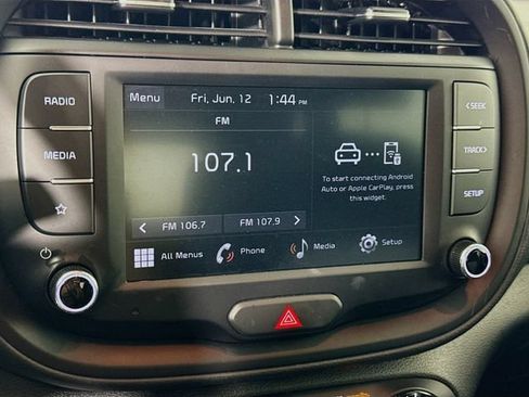 Used 2025 Kia Soul LX w/ LX Technology Package FWD image 14