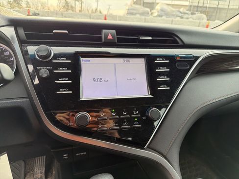 Used 2018 Toyota Camry LE image 15