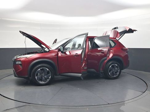 Used 2025 Nissan Rogue SV FWD image 42